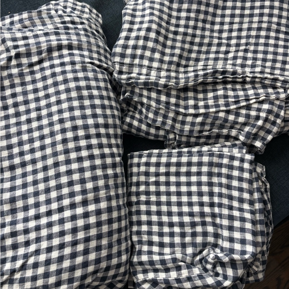 The Citizenry 100% linen Navy and White Gingham Sheet Set